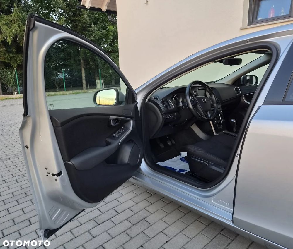 Volvo V40 D2 Kinetic - 13
