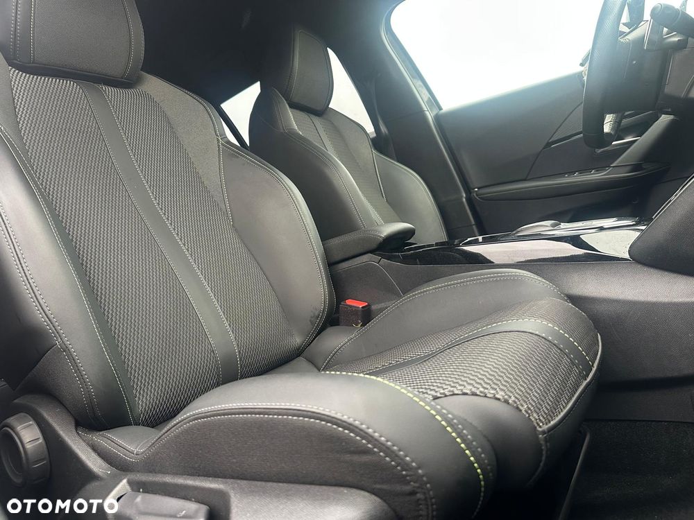 Peugeot 2008 Hybrid 136 e-DSC GT - 16