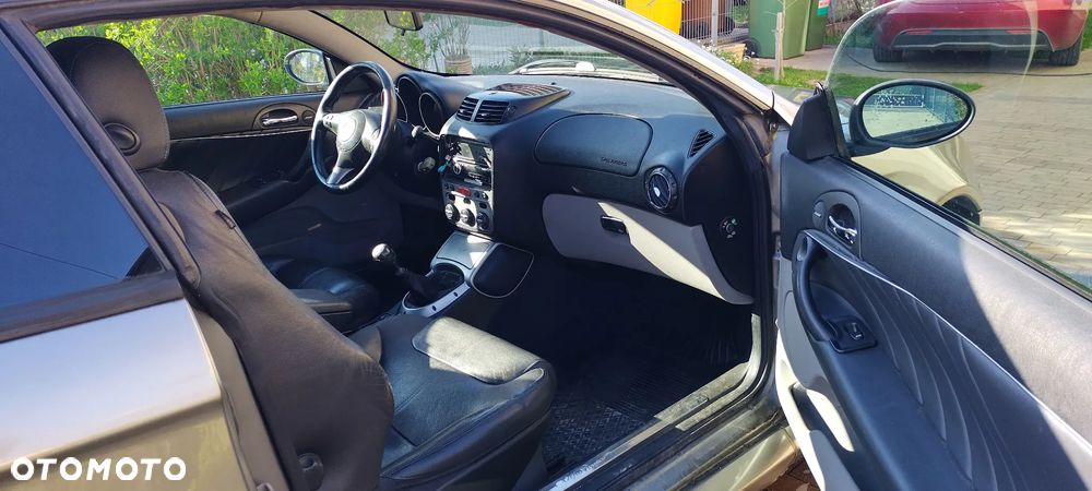 Alfa Romeo GT 1.9JTD 16V Distinctive - 10