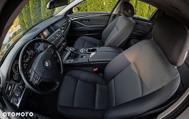 BMW Seria 5 525d - 23