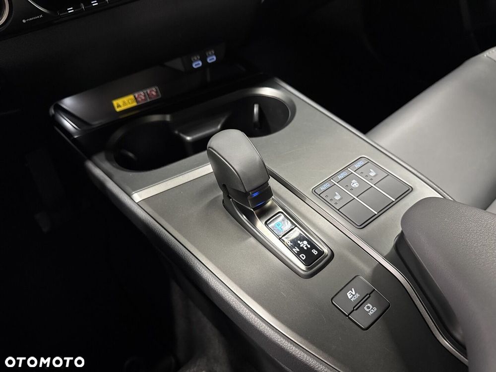 Lexus UX 300h F Sport Design AWD - 22