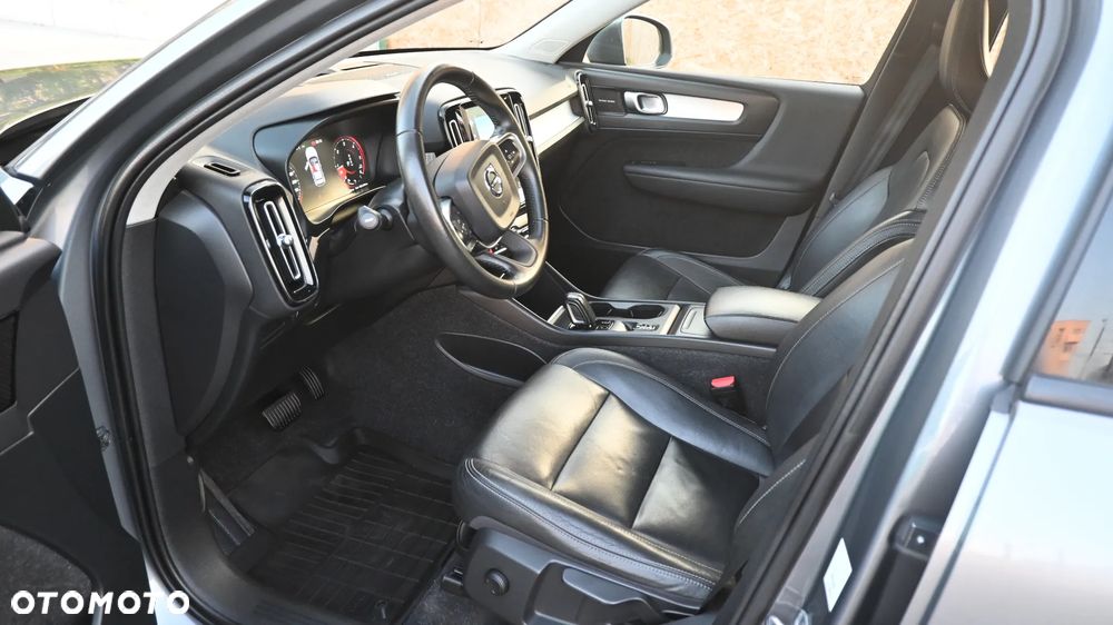 Volvo XC 40 D4 AWD Momentum (Intro Edition) - 31