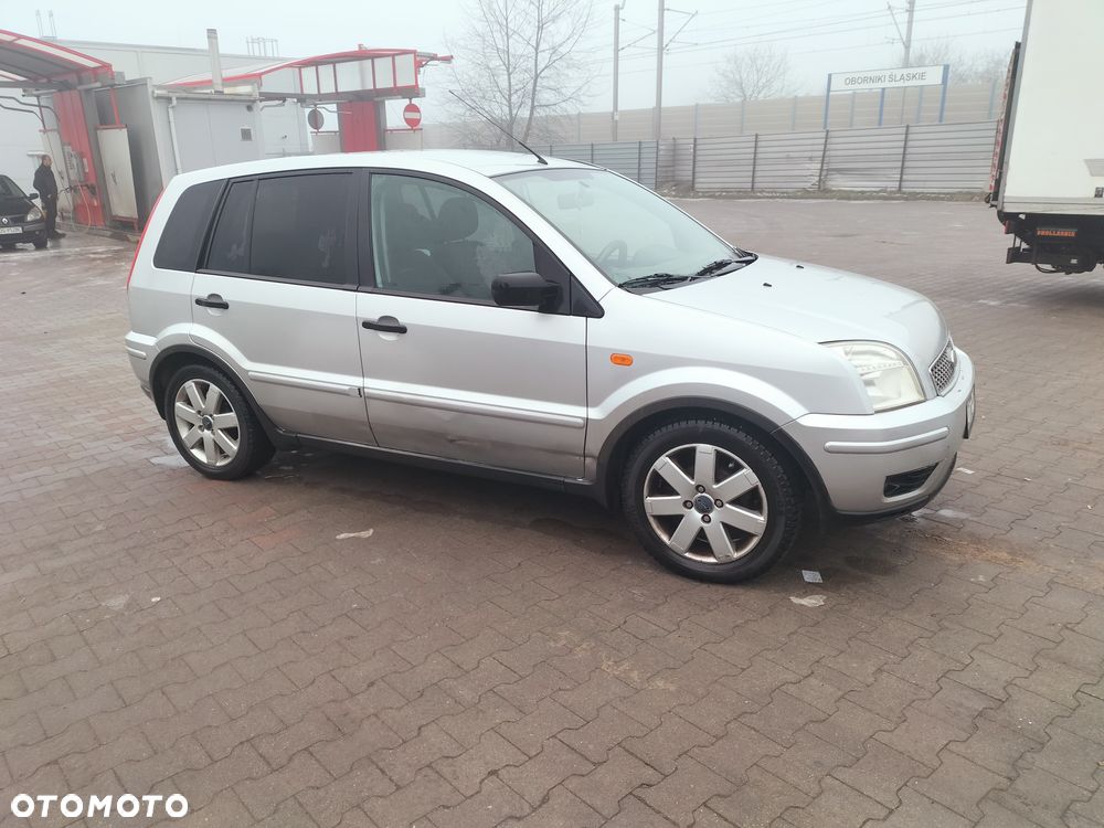 Ford Fusion - 4