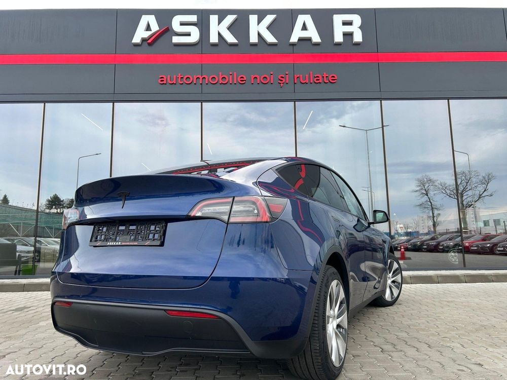 Tesla Model Y Long Range Dual Motor AWD - 6