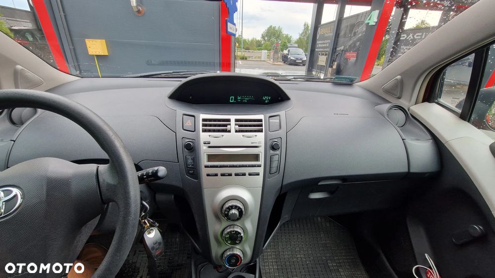 Toyota Yaris 1.0 Terra - 11