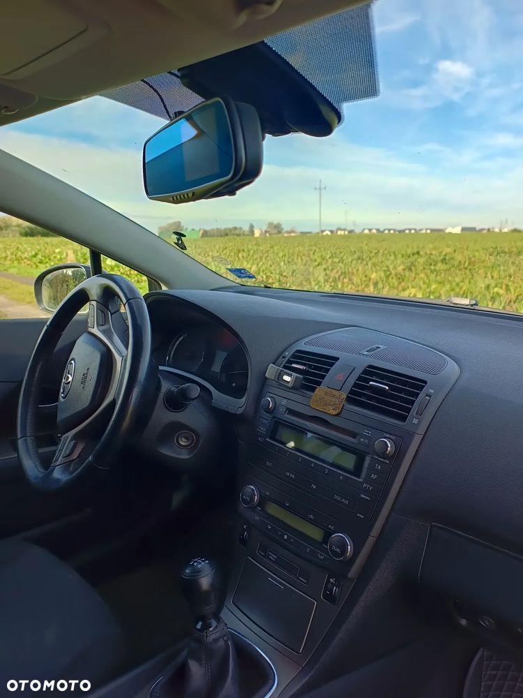Toyota Avensis - 13