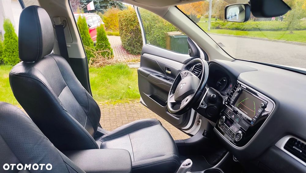 Mitsubishi Outlander 2.0 4WD Top - 18