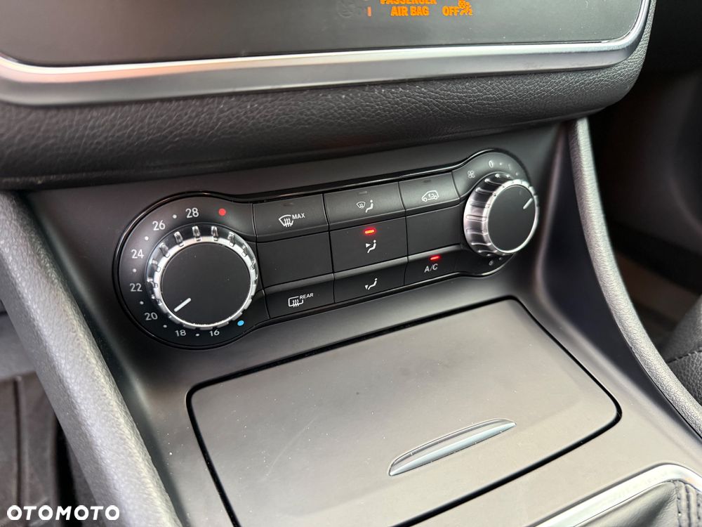 Mercedes-Benz GLA - 21