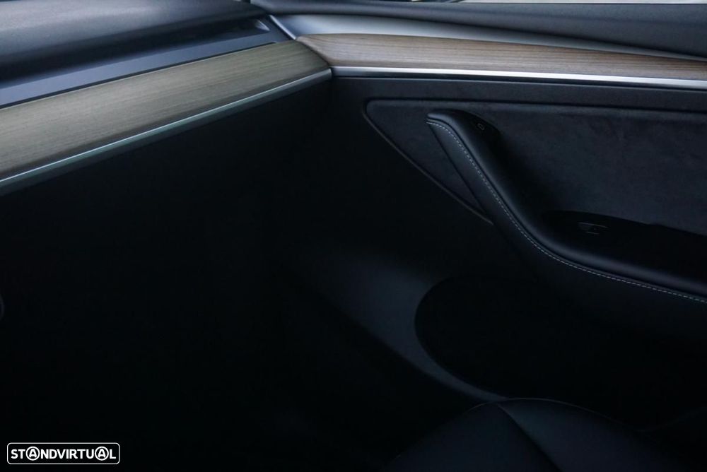 Tesla Model Y Long Range Dual Motor AWD - 34