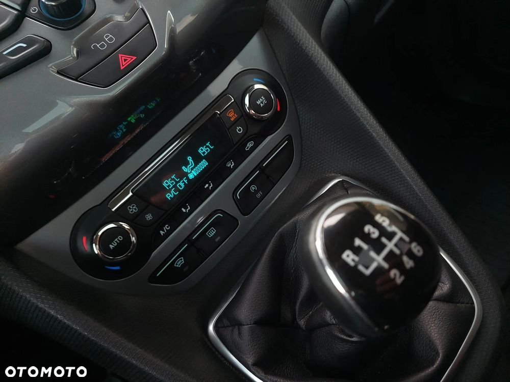 Ford Tourneo Connect 1.5 TDCi Titanium - 34