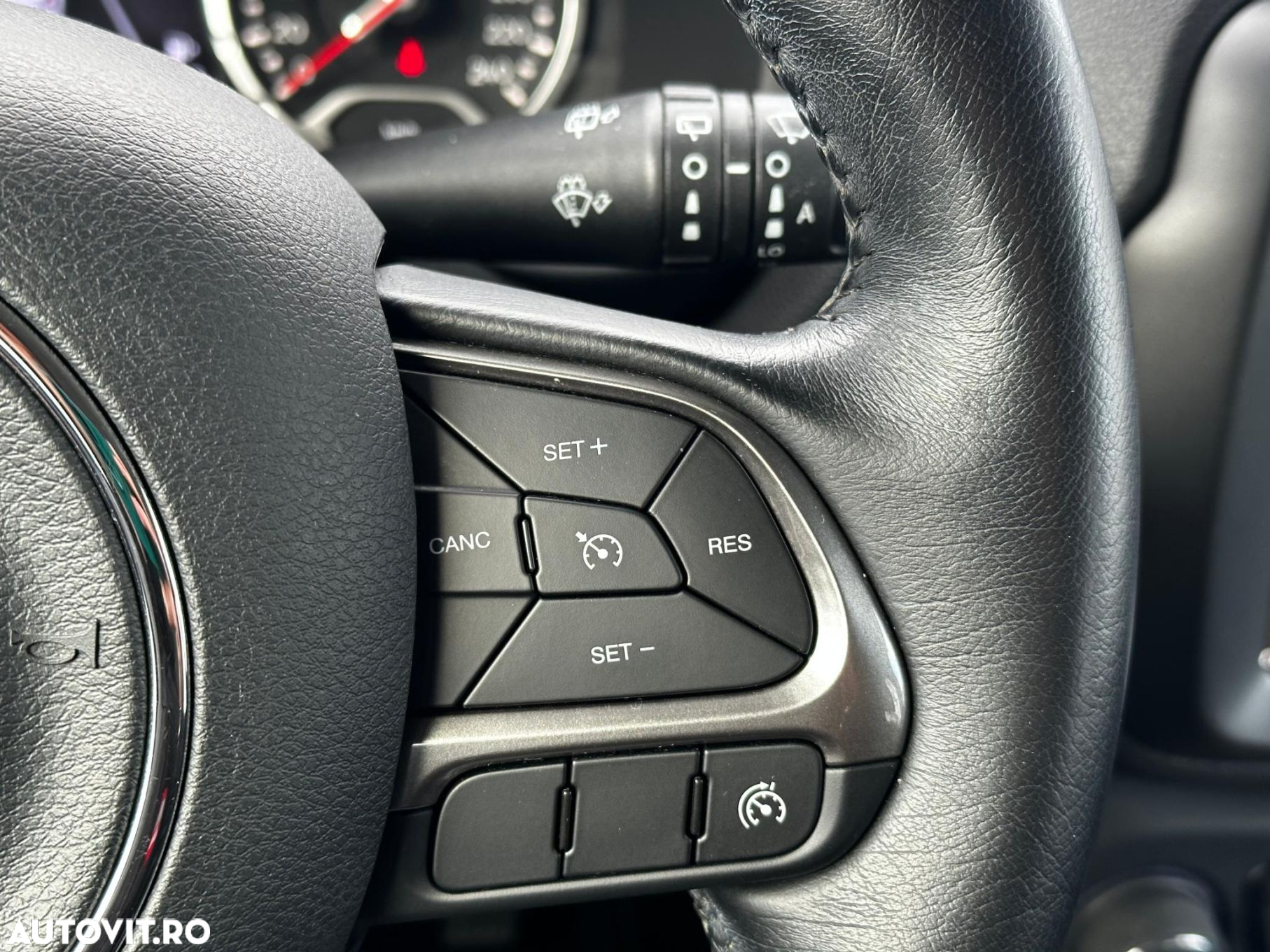 Jeep Renegade - 16