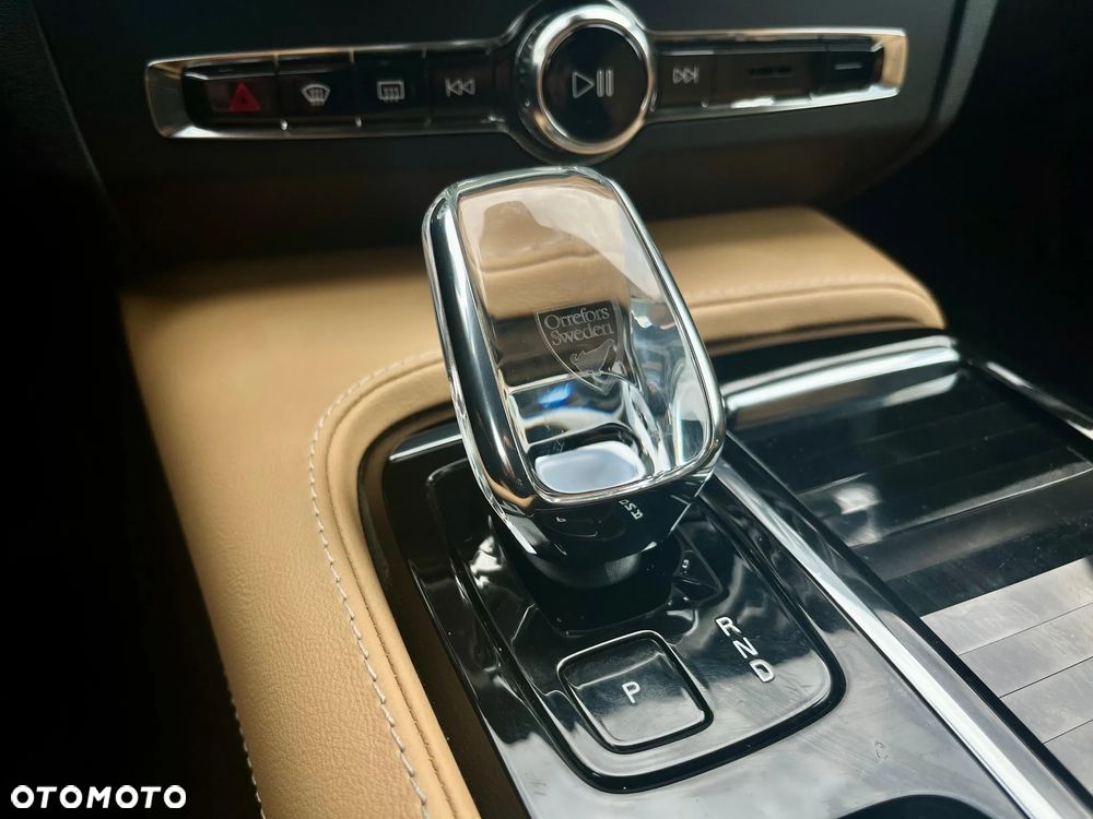 Volvo V90 T6 AWD Plug-In Hybrid Plus Bright - 27