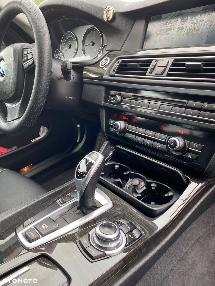 BMW Seria 5 525d - 23