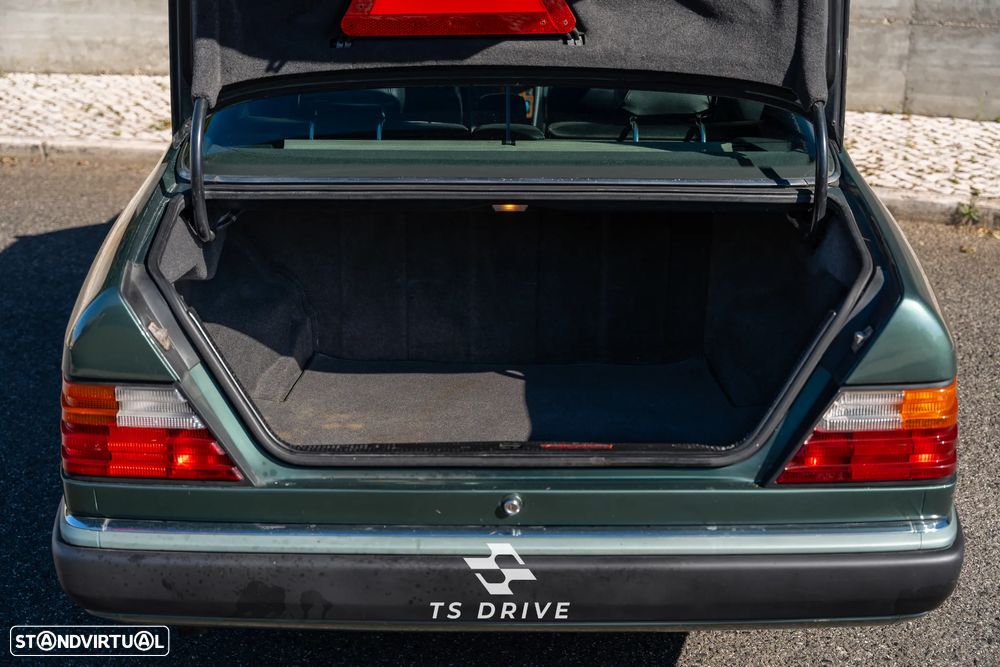 Mercedes-Benz 230 CE - 17