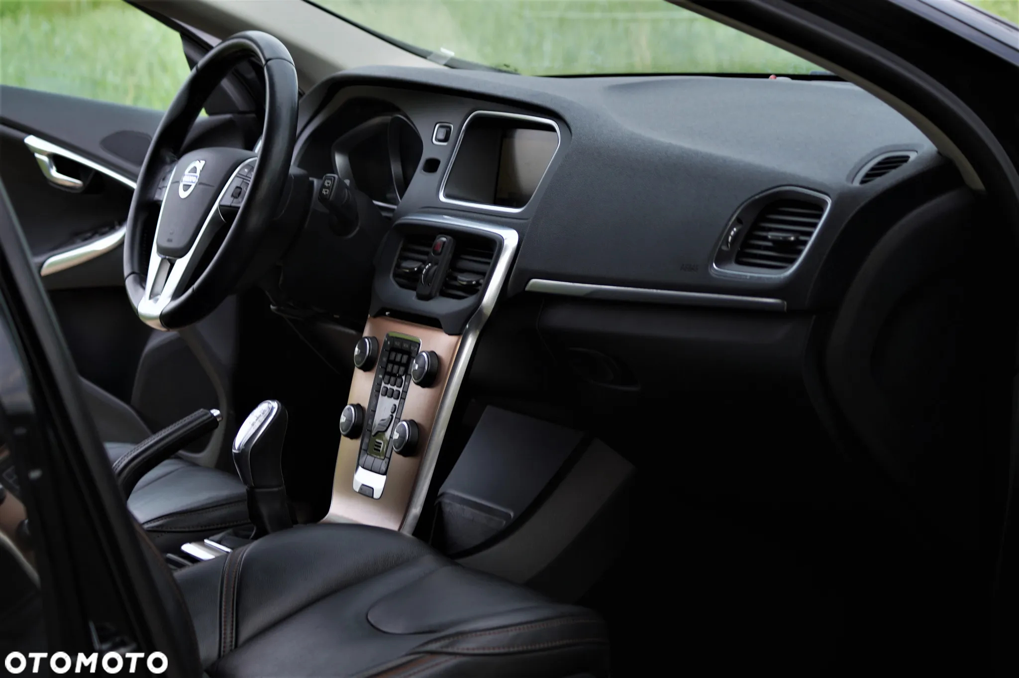 Volvo V40 Cross Country - 28