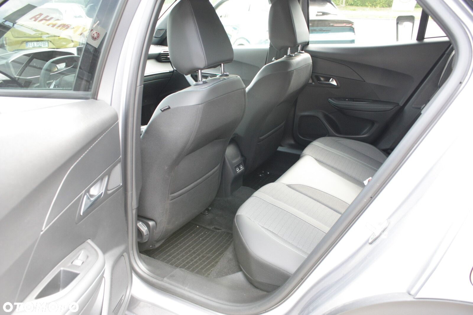 Peugeot 2008 1.2 PureTech Allure Pack S&S EAT8 - 11