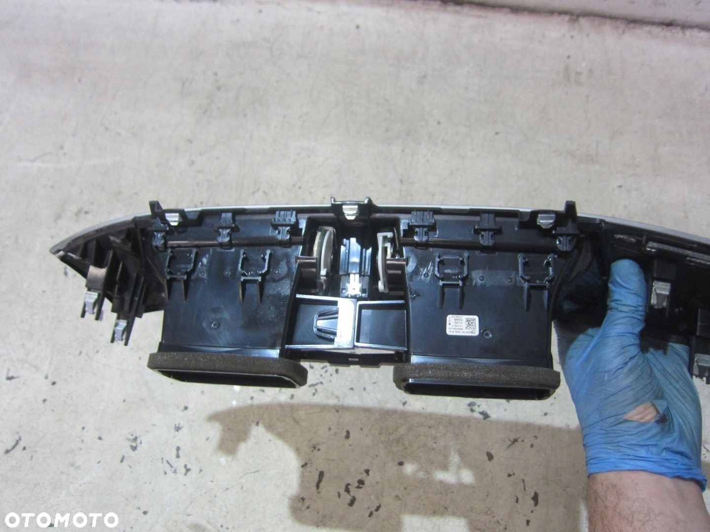 BMW X1 F48 KRATKA NAWIEWU LISTWA DESKI DEKOR SREBRNY 9347741 51459347741 - 9