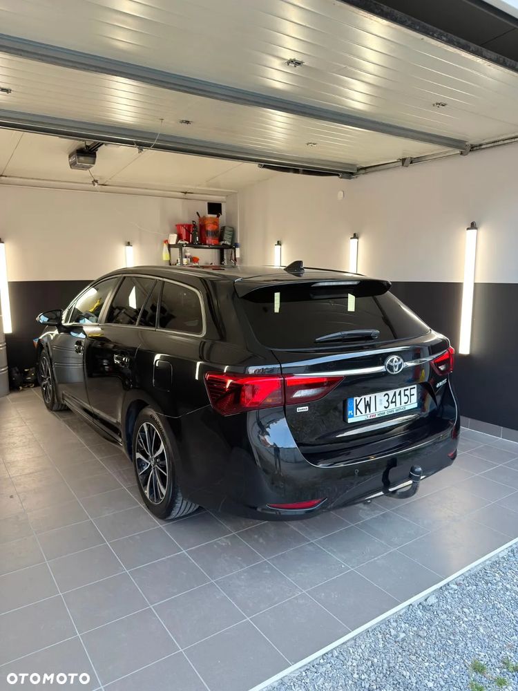 Toyota Avensis 2.0 D-4D Premium - 18