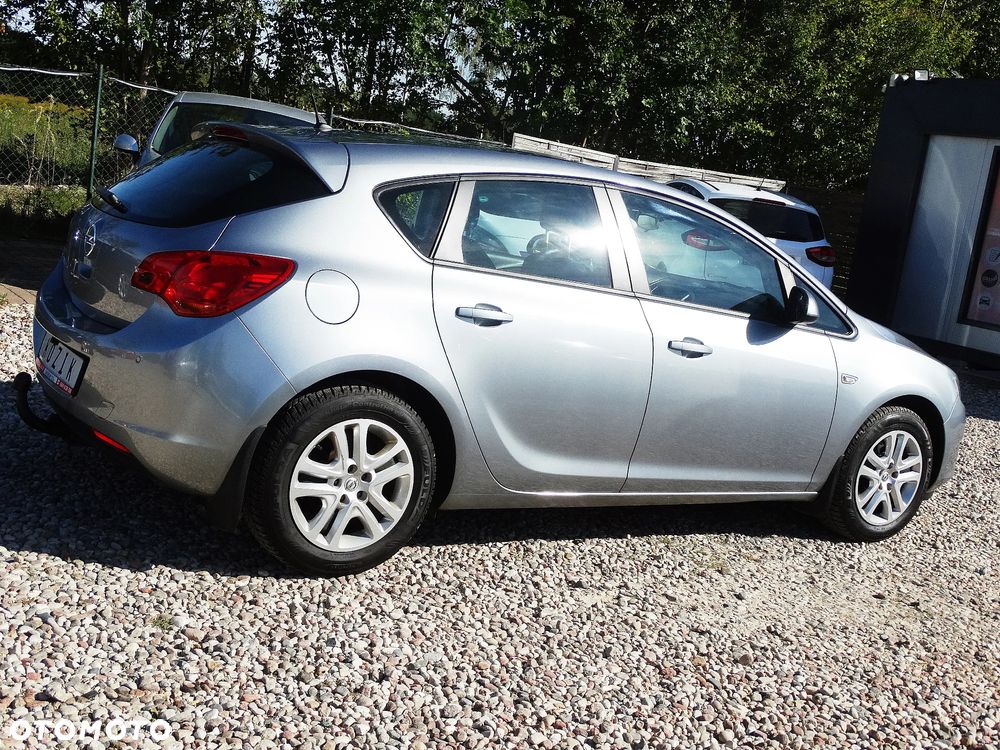 Opel Astra 1.6 Automatik Color Edition - 10