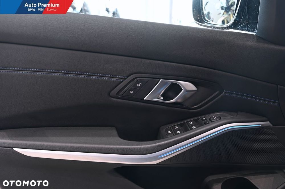 BMW Seria 3 318i - 11