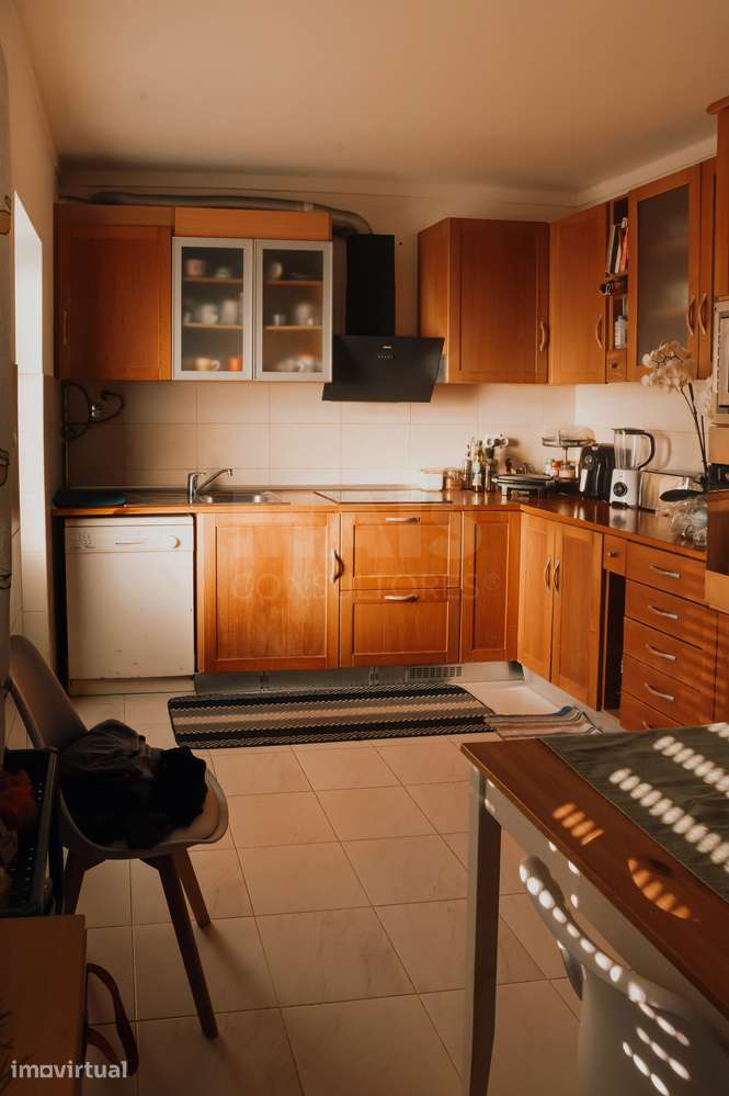 Apartamento T2 com Sótão, T1 na Cave e Potencial de Rentabilidade - Grande imagem: 2/19