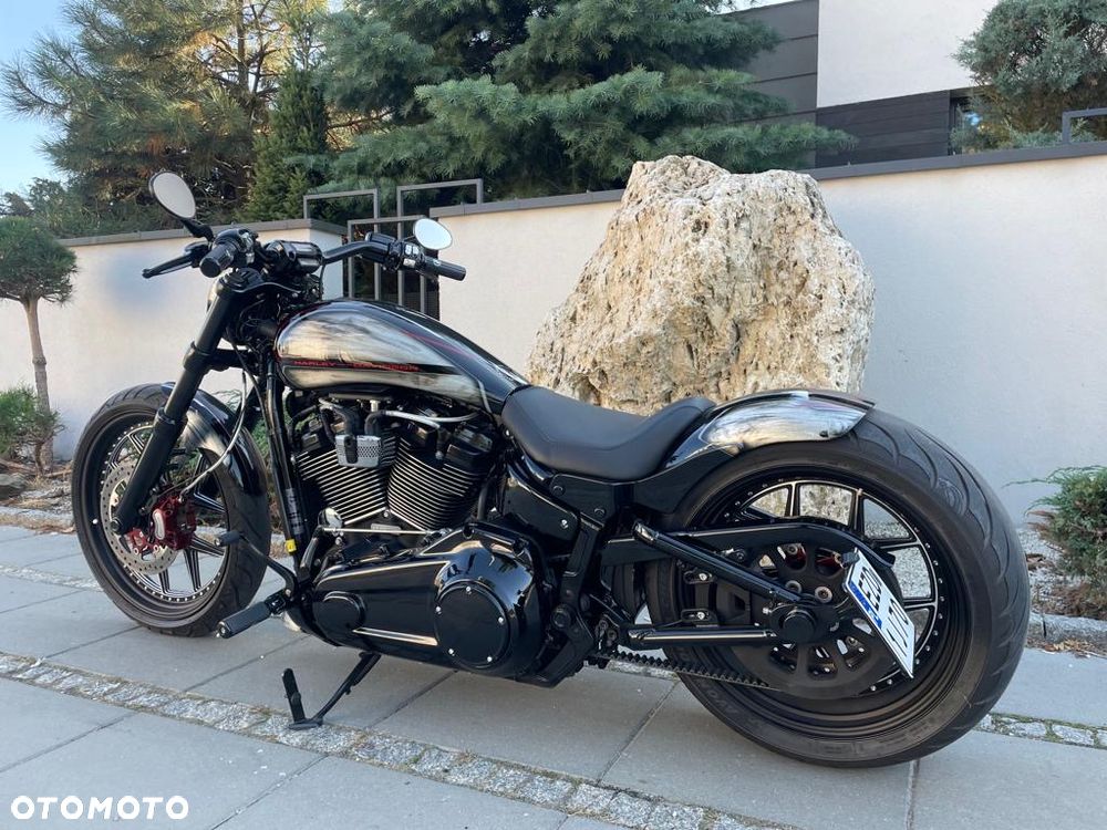 Harley-Davidson Softail Breakout - 15