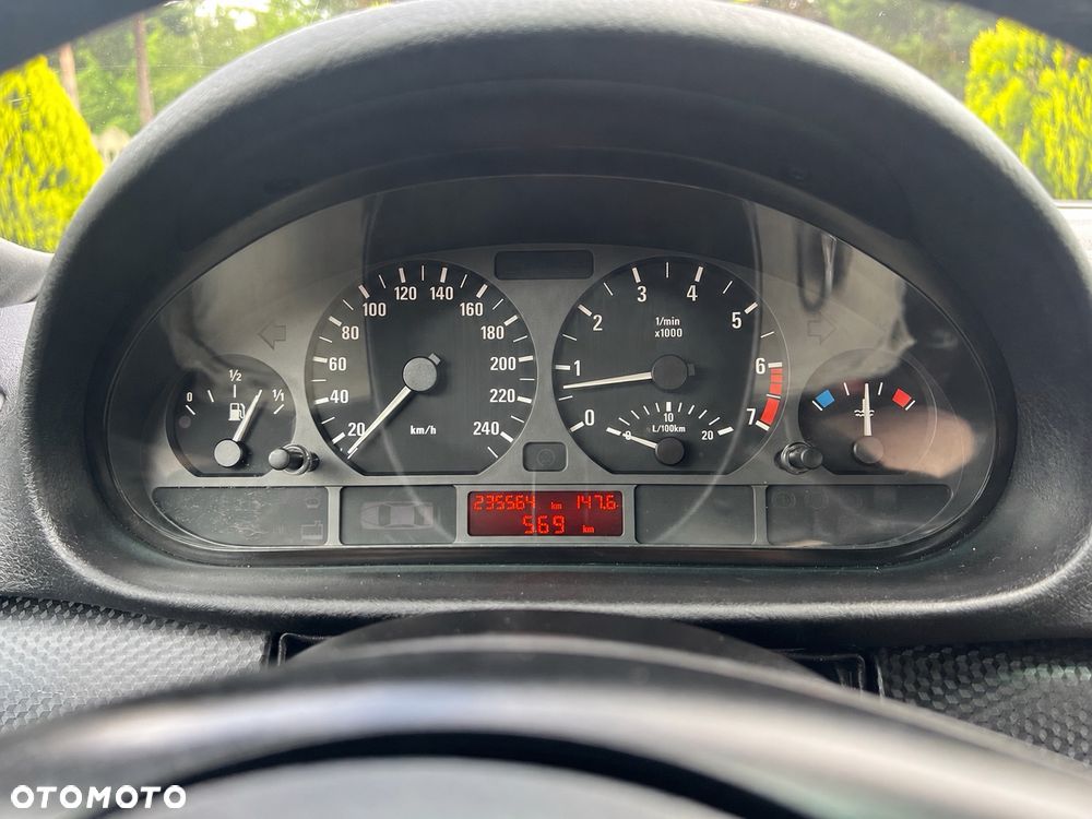 BMW Seria 3 320i - 10