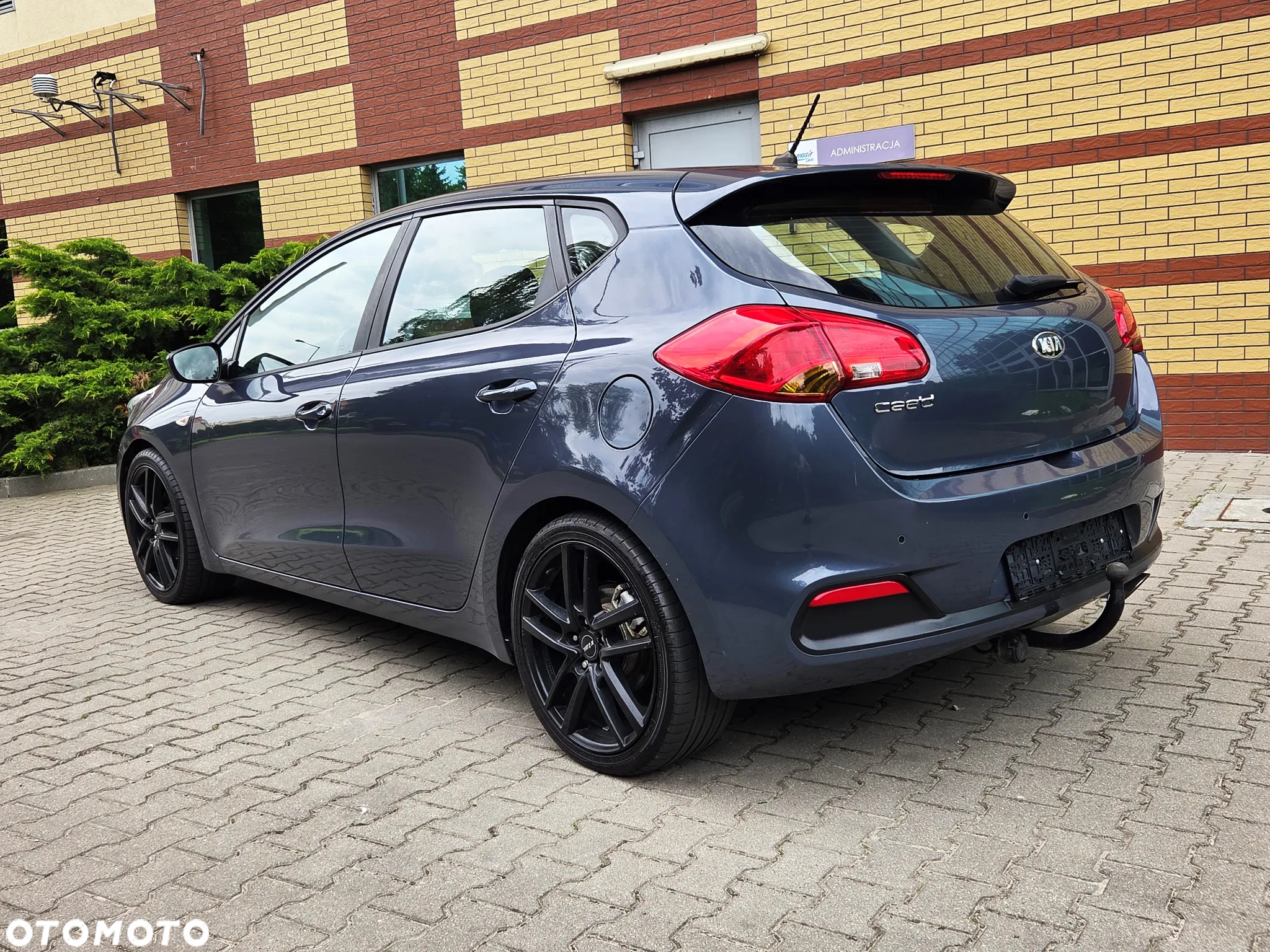Kia Ceed - 11