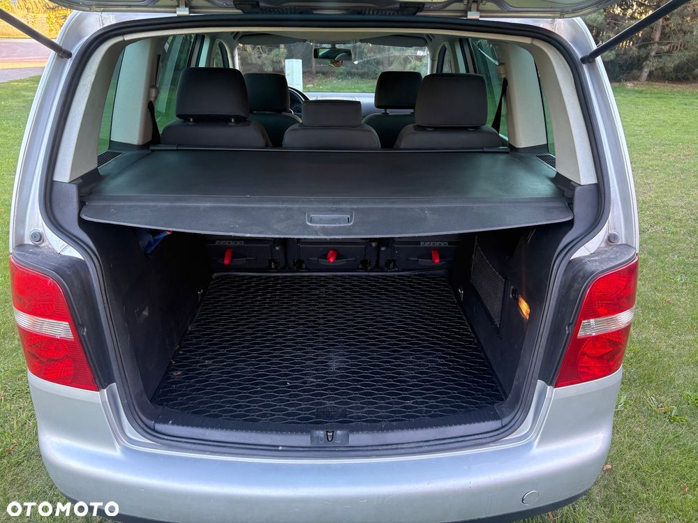 Volkswagen Touran - 8