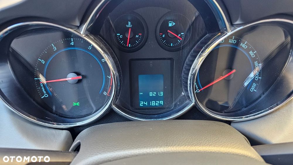 Chevrolet Cruze 1.8 LT+ - 9