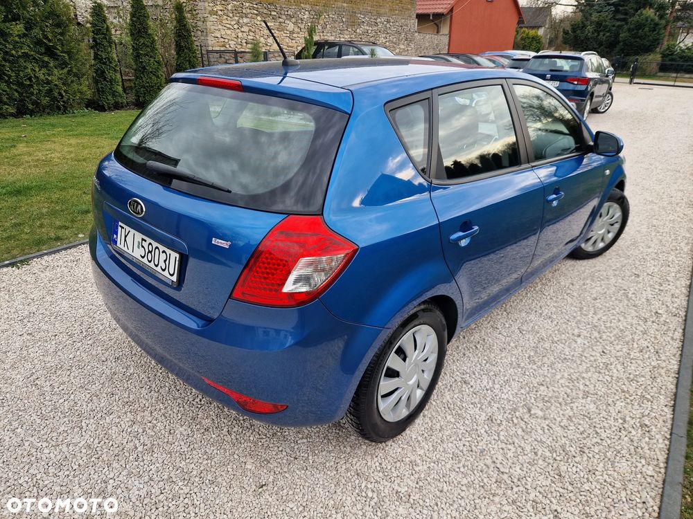 Kia Ceed 1.4 CVVT Dream-Team Edition - 3
