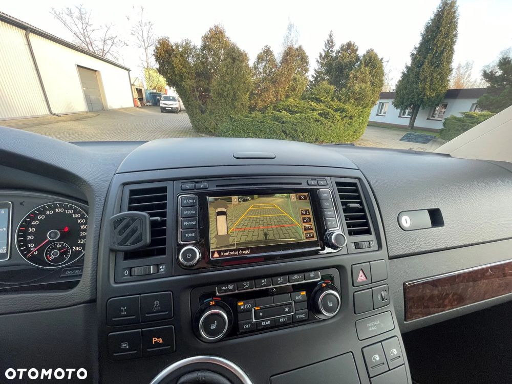 Volkswagen Multivan - 24