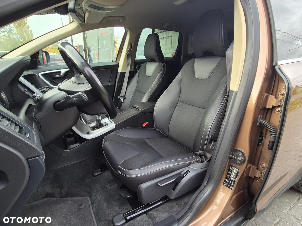 Volvo XC 60 2.4D AWD Momentum - 26