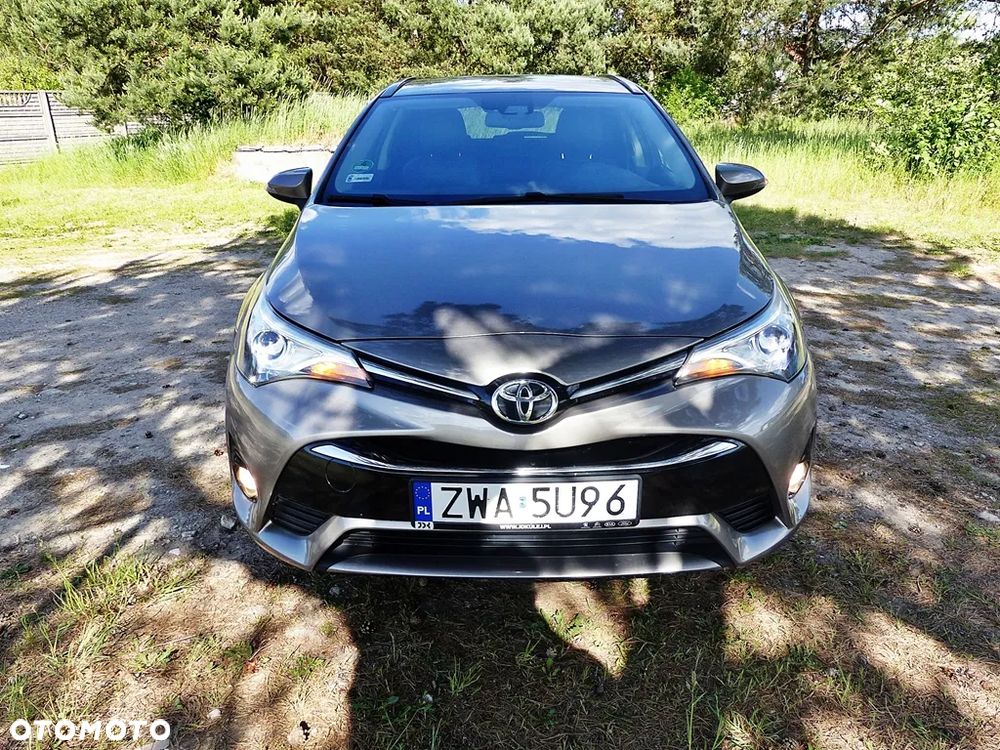Toyota Avensis 2.0 D-4D Premium - 2
