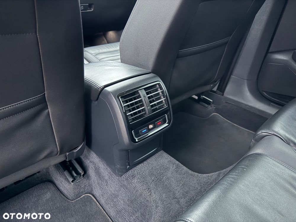 Volkswagen Passat 2.0 TDI (BlueMotion Technology) Highline - 37