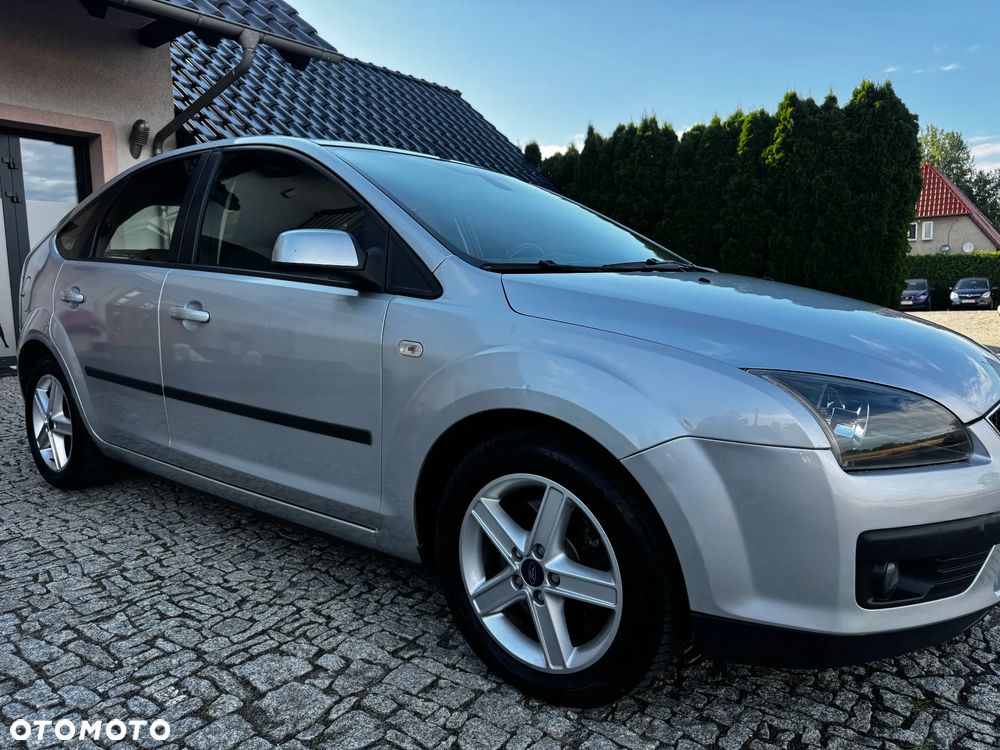 Ford Focus 2.0 16V Sport - 11