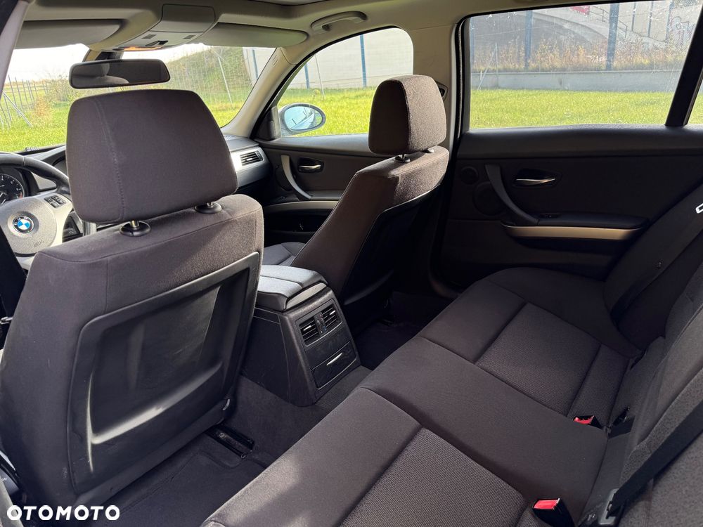 BMW Seria 3 320i - 10