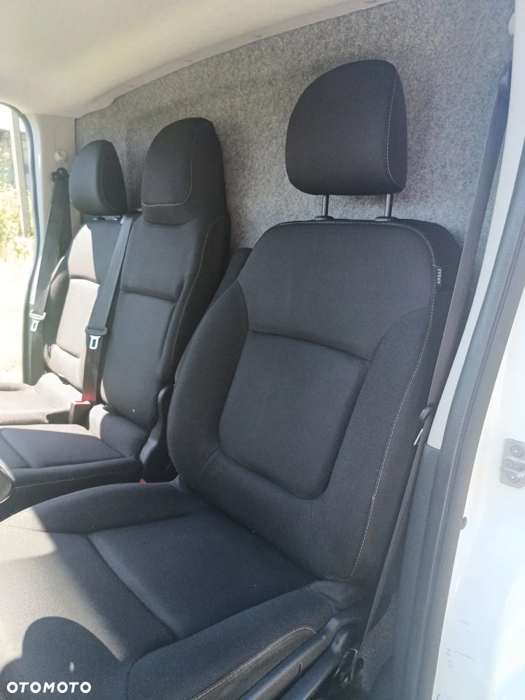Renault Trafic L1H1 1.6 diesel 145kM, manual, 2019 rok BAGAŻNIK DACHOWY THULE, KAMERA COFANIA, HAK, CZUJNIKI PARKOWANIA, ORGINALNY PRZEBIEG! - 9