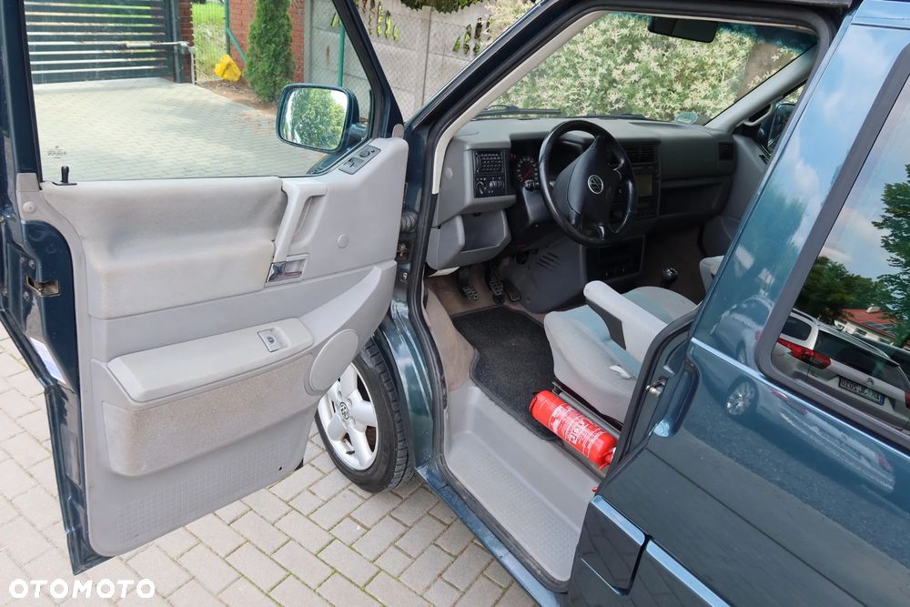 Volkswagen Multivan - 11