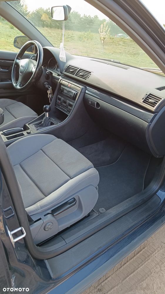 Audi A4 Limousine - 8