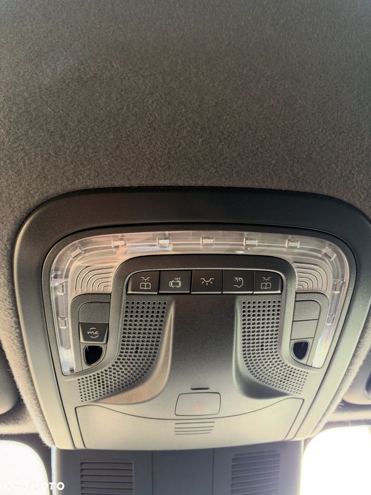 Mercedes-Benz Sprinter - 24