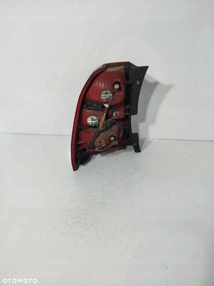 LAMPA PRAWA TYLNA TYŁ KIA SPORTAGE II 04-08 - 2