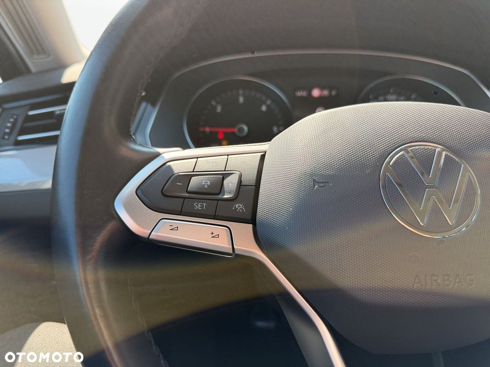 Volkswagen Passat - 16