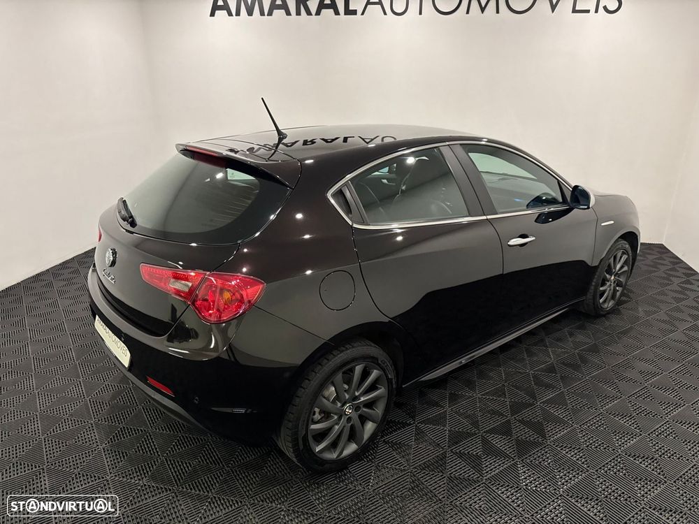 Alfa Romeo Giulietta 1.6 JTDm Distinctive - 24