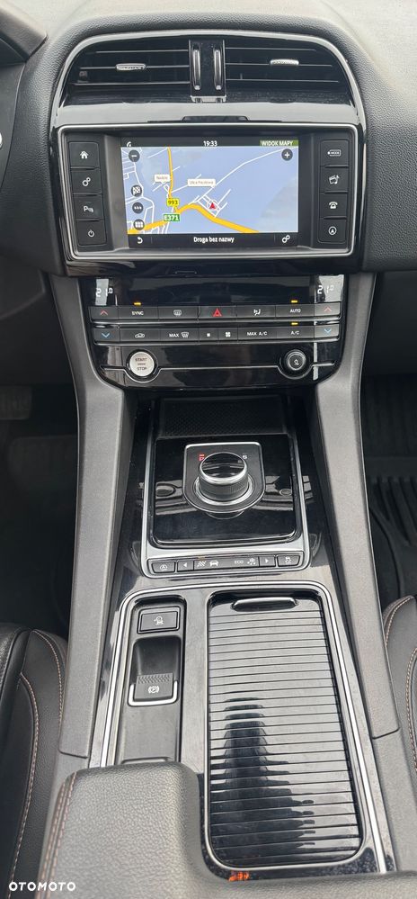 Jaguar F-Pace 2.0 i4D AWD Prestige - 8