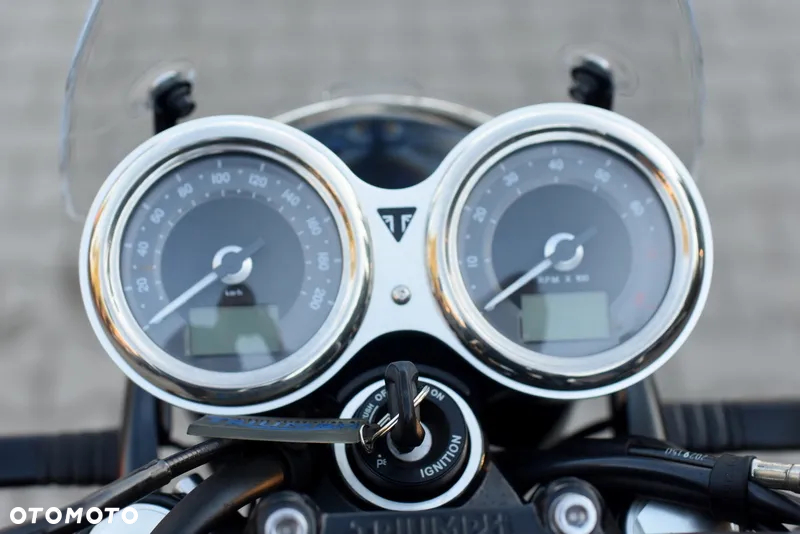 Triumph Bonneville - 36