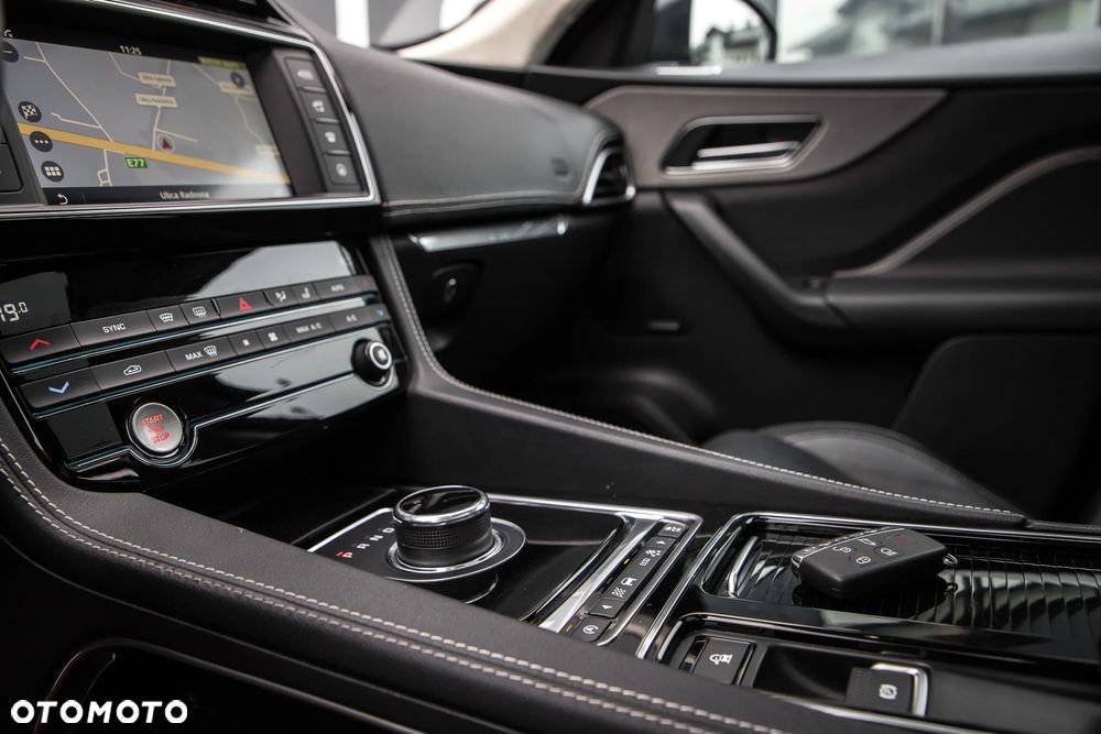 Jaguar F-Pace 3.0 TDV6 AWD S - 26