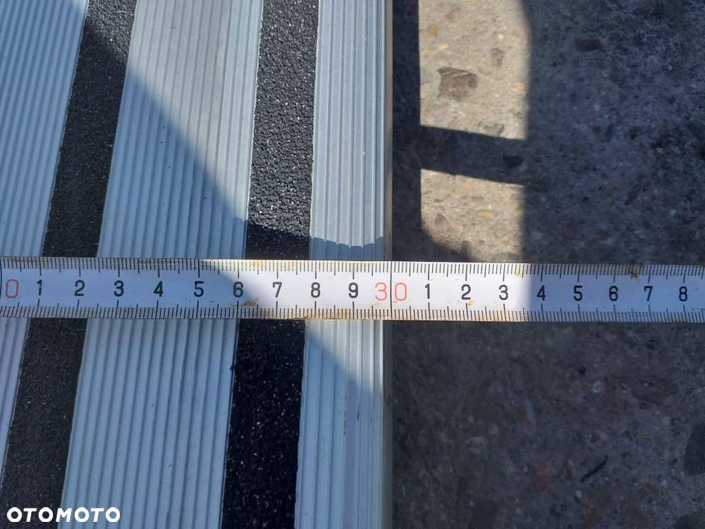 Elektrycznie wysuwany Stopień THULE do Kampera - 10