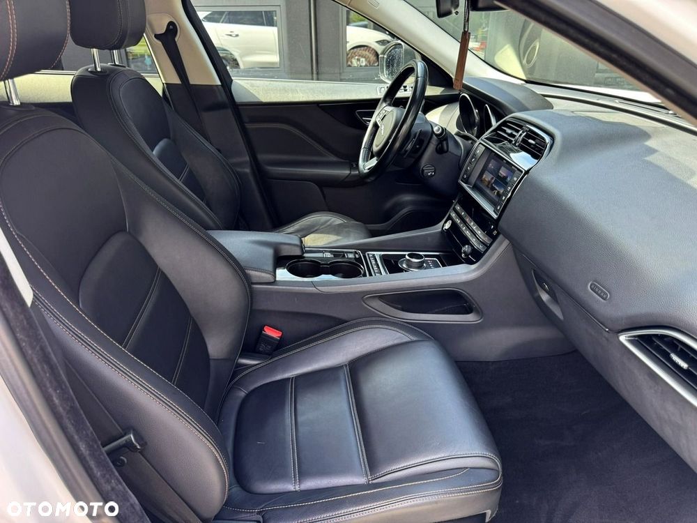 Jaguar F-Pace - 13