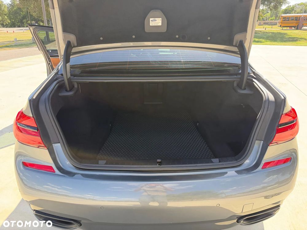 BMW Seria 7 - 21